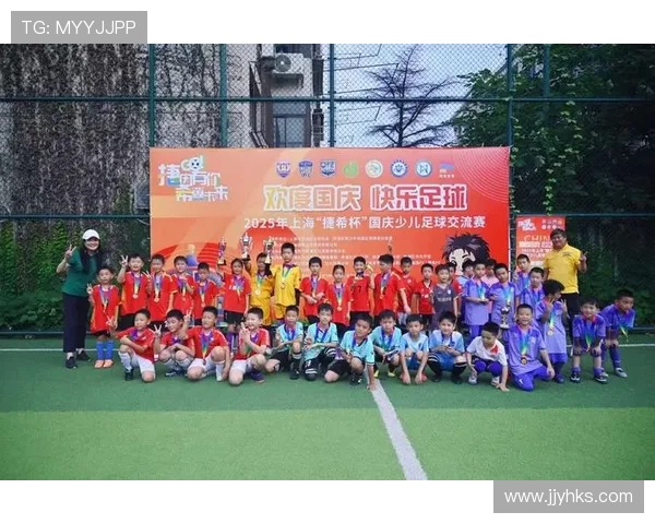 上海足球队团队协作变革引发热议助力球队崛起与发展