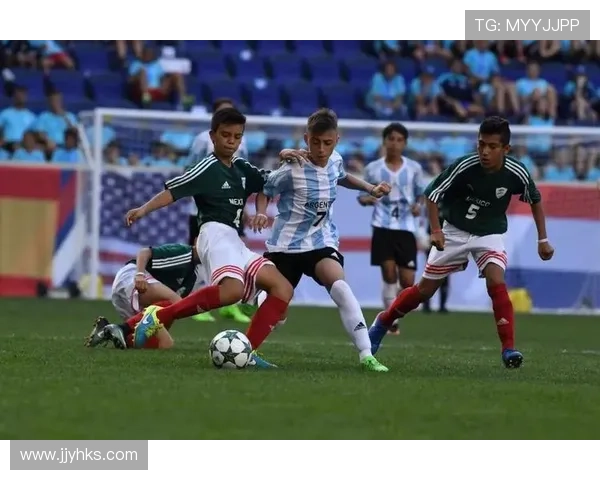 世界足球明星精彩瞬间回顾视频尽览球场传奇与辉煌时刻