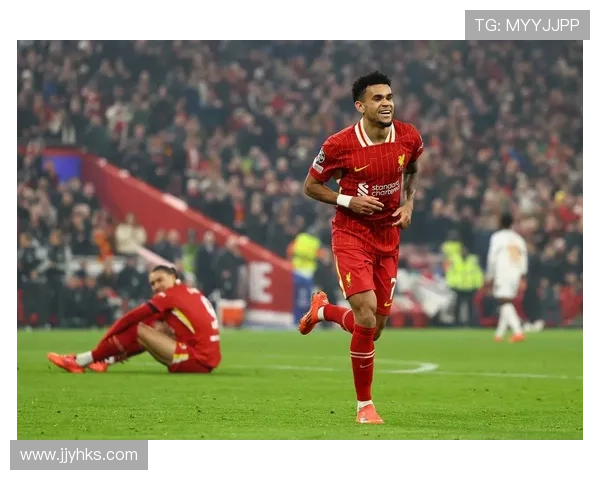 从足球明星童年照看他们的成长轨迹与梦想启航之路