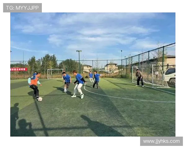 足球明星在绿茵场上尽情展现才华与激情的精彩瞬间